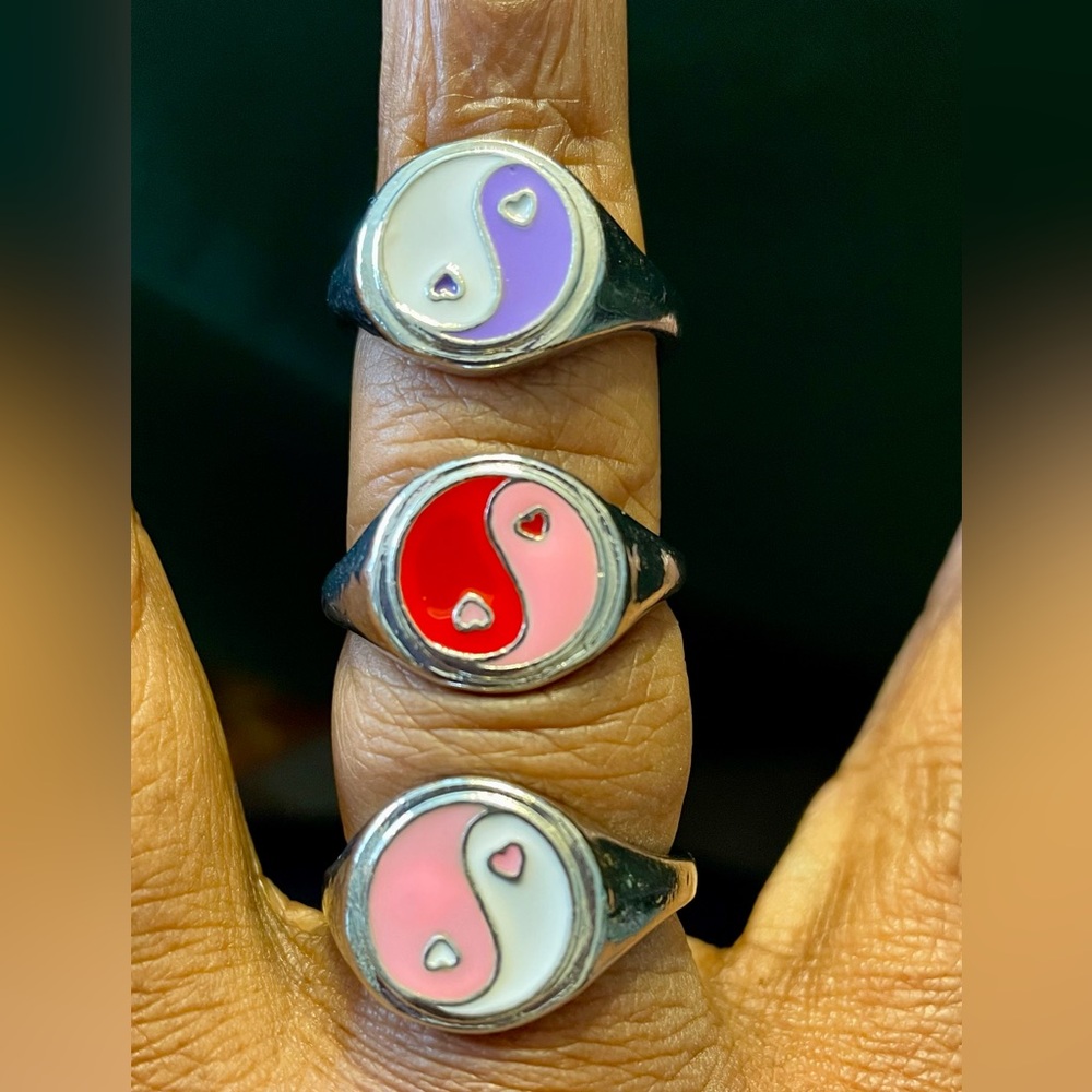 Silver Tone Yin Yang Signet Enamel Heart Rings Set. Size 8. Pink.Red, Purple.